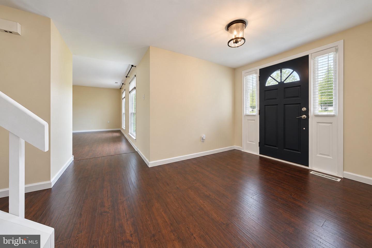 23 Iris Ct Property Photo 3