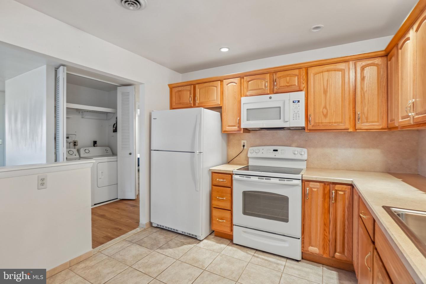 2 Tifani Ln Property Photo 5