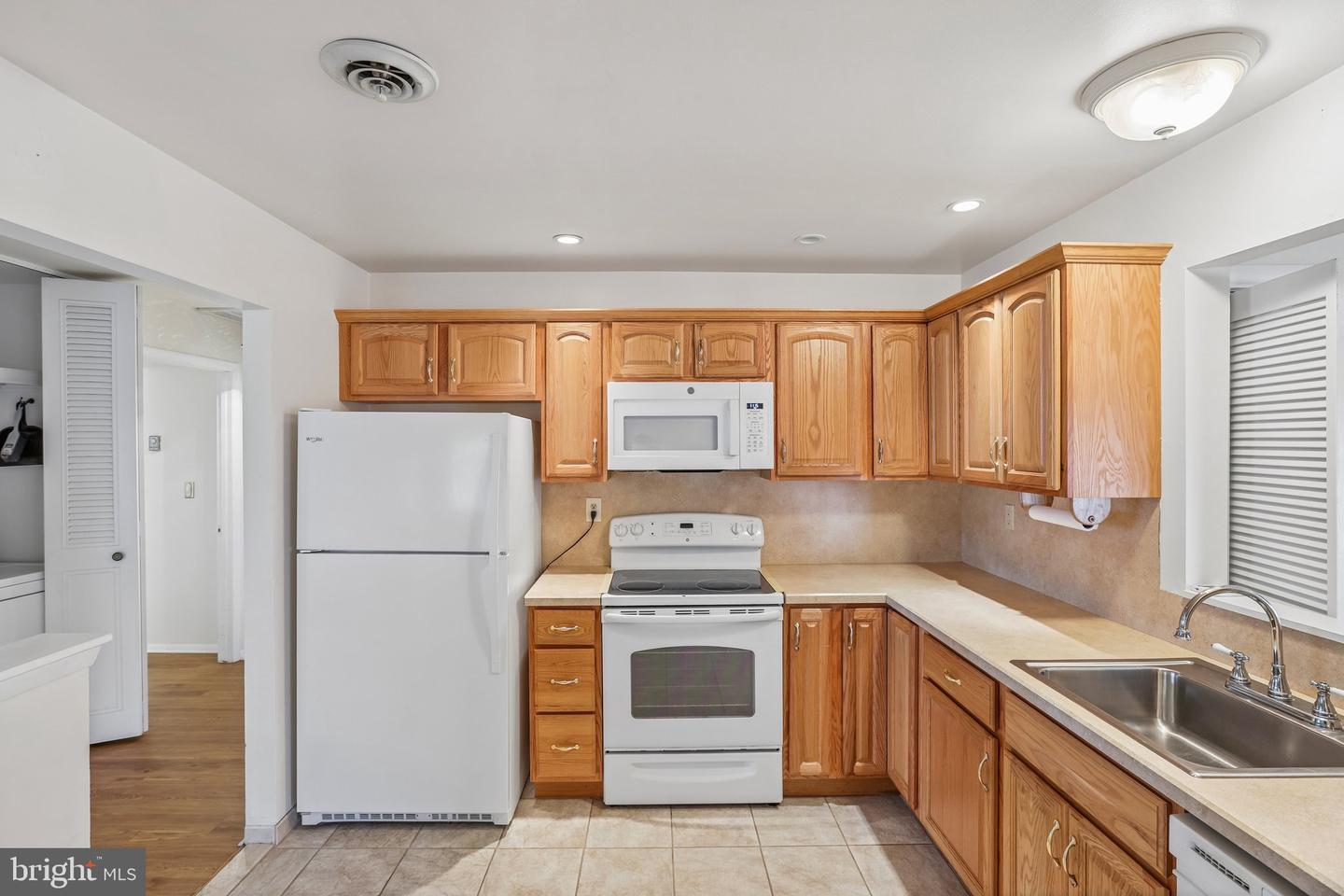 2 Tifani Ln Property Photo 6