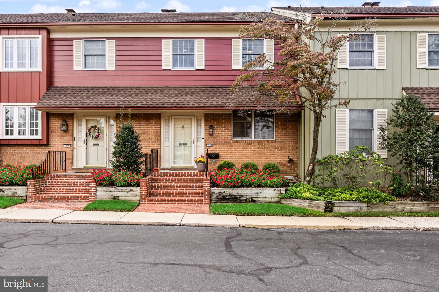 633 E Main St #d5 Property Photo 1