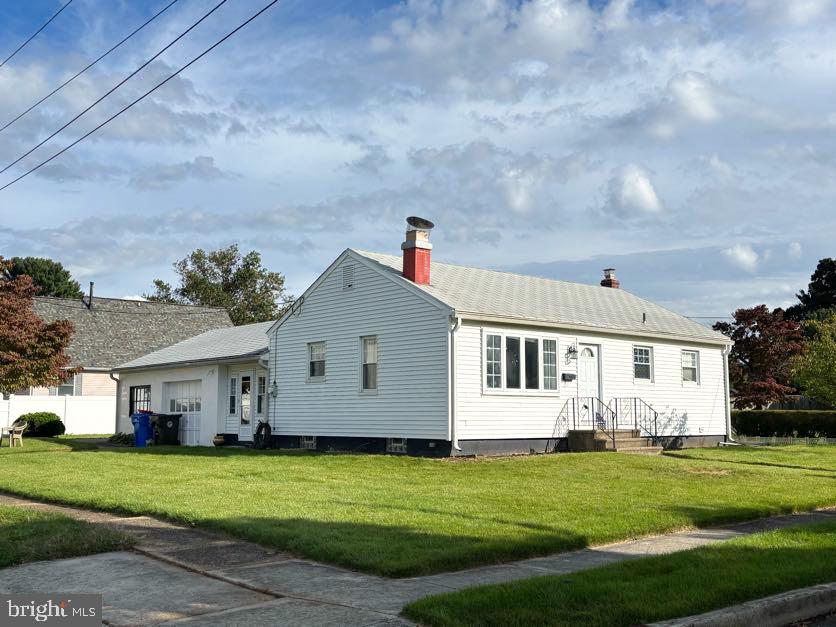 303 Pine St Property Photo 3