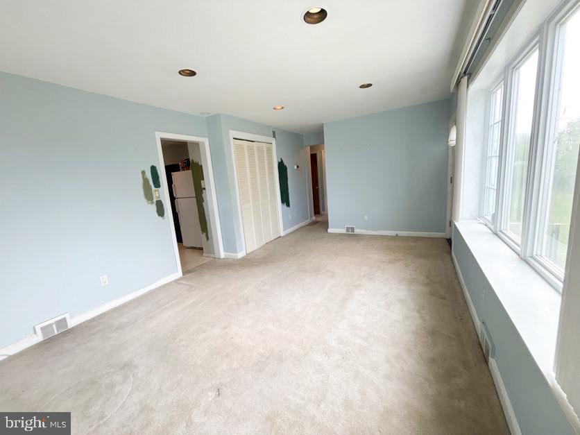 303 Pine St Property Photo 8