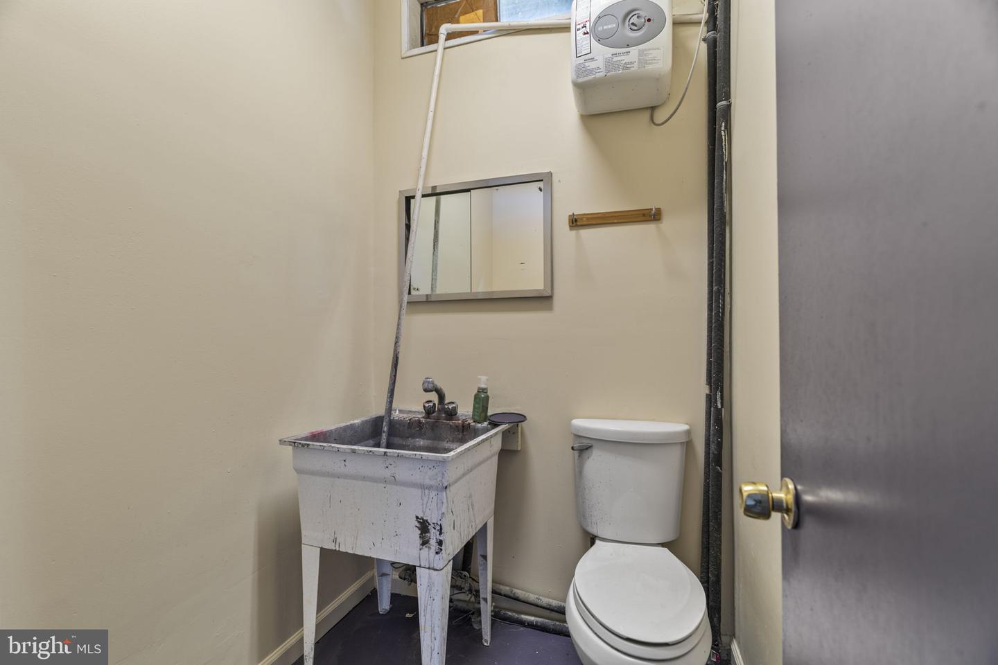 353 Washington St Property Photo 23