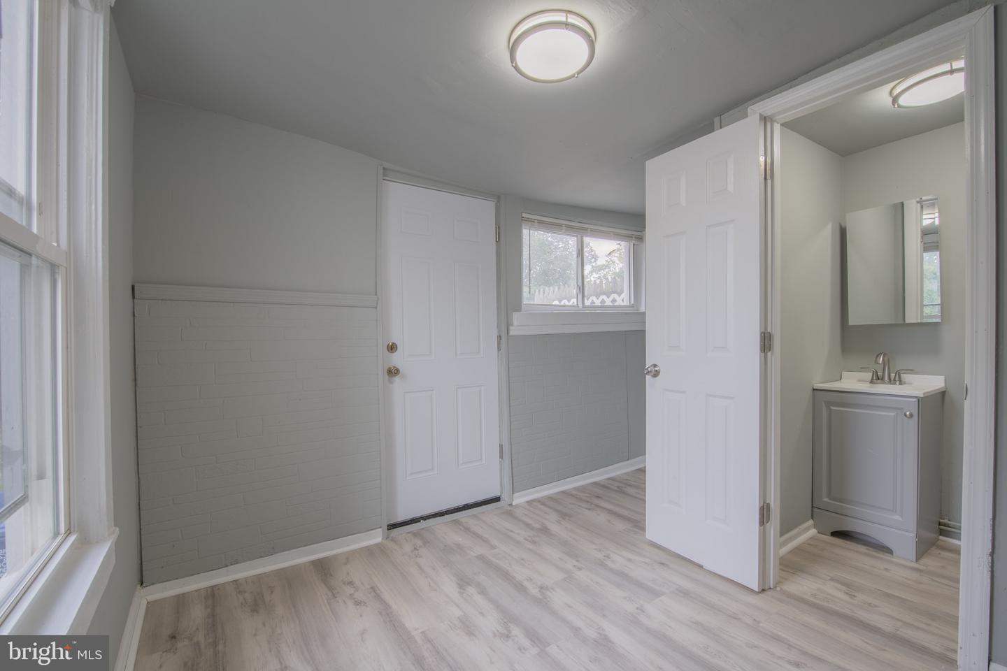 6 A Stewart Ave Property Photo 5