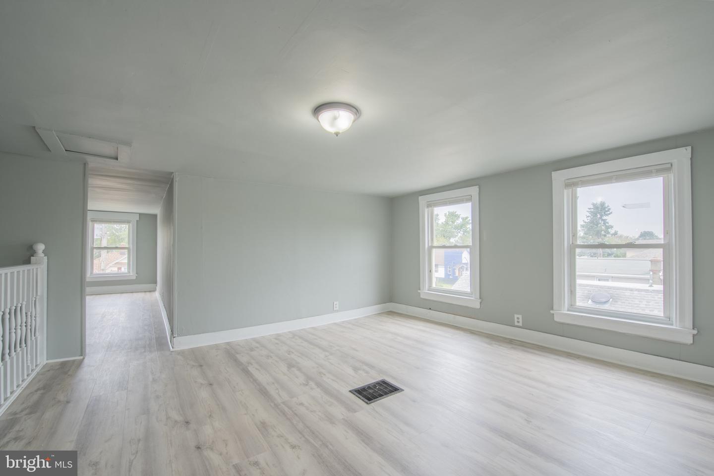 6 A Stewart Ave Property Photo 9
