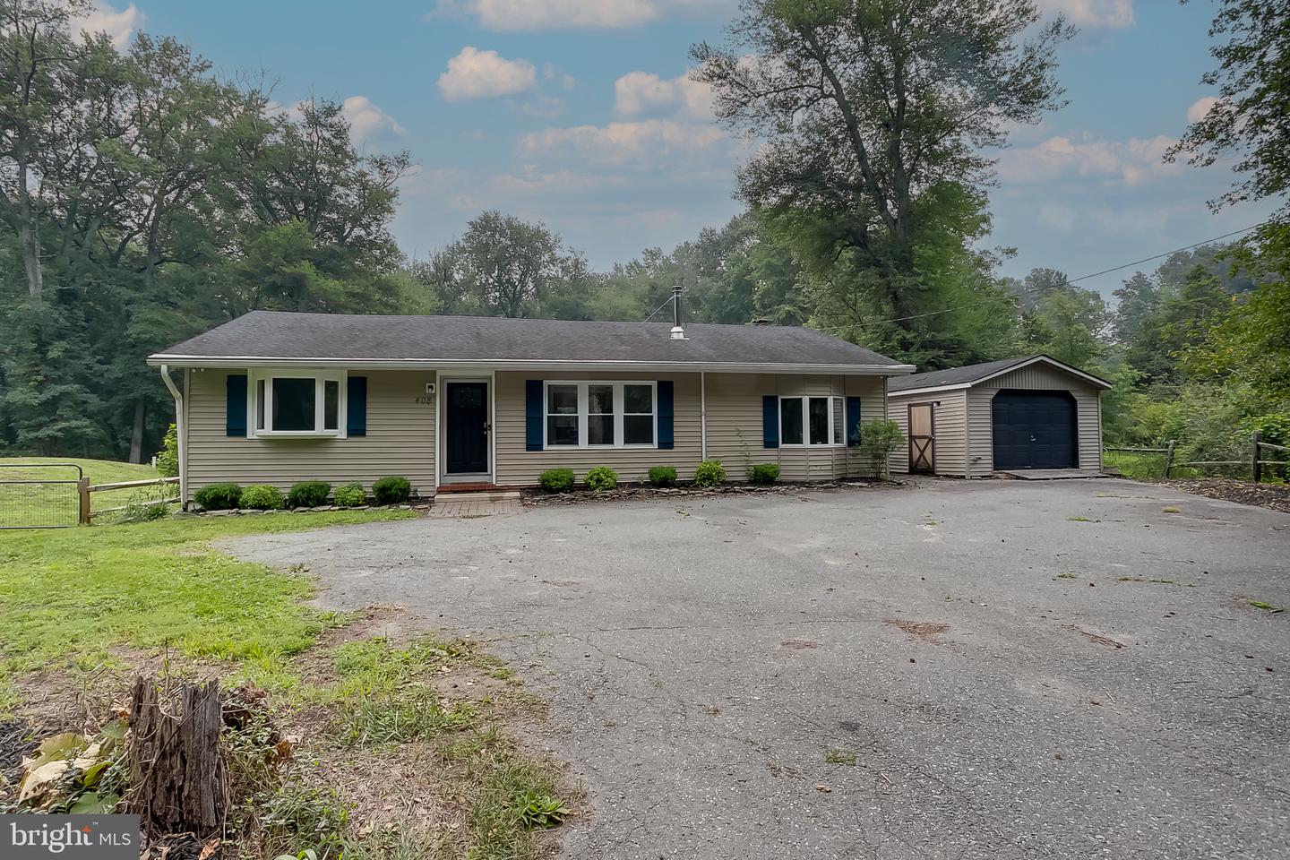 408 Burrs Mill Rd Property Photo 2
