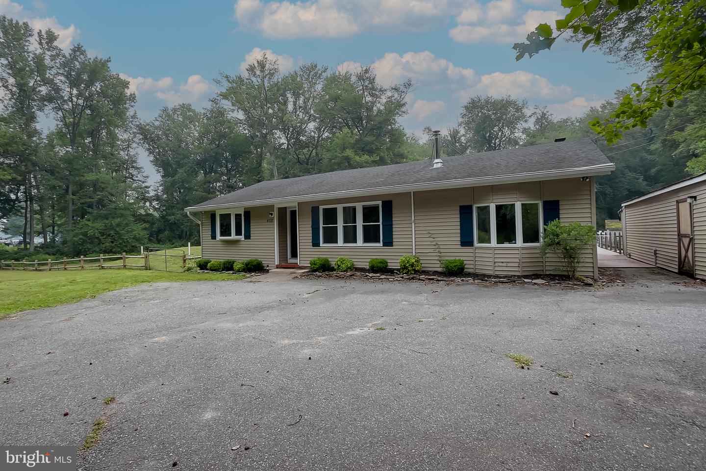 408 Burrs Mill Rd Property Photo 3