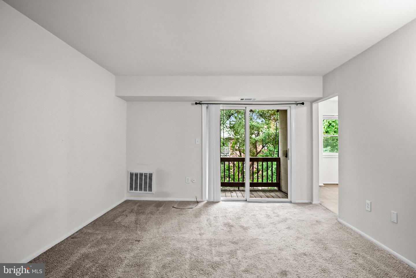 1214 Liberte Ct Property Photo 2