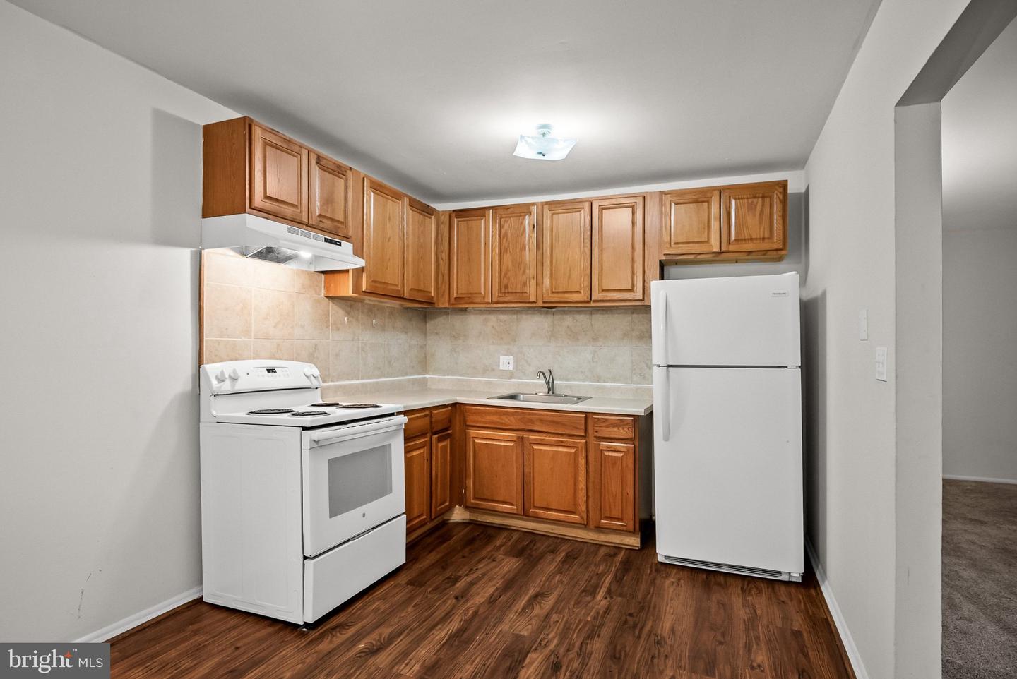 1214 Liberte Ct Property Photo 3