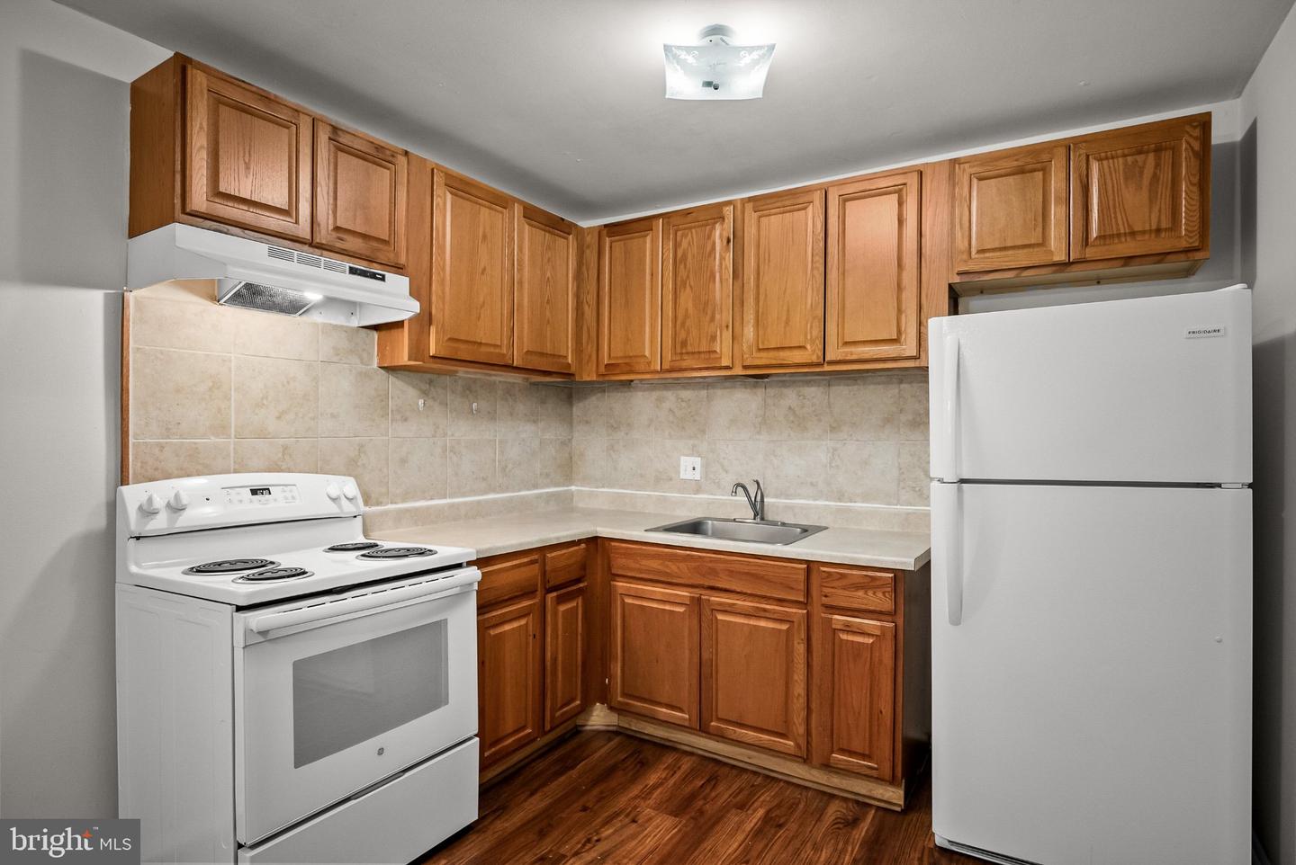 1214 Liberte Ct Property Photo 4
