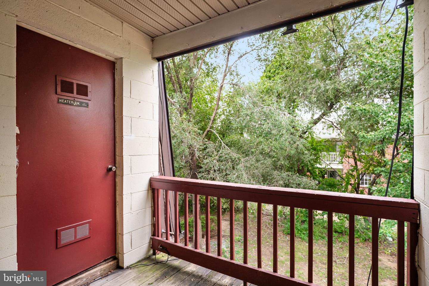 1214 Liberte Ct Property Photo 9