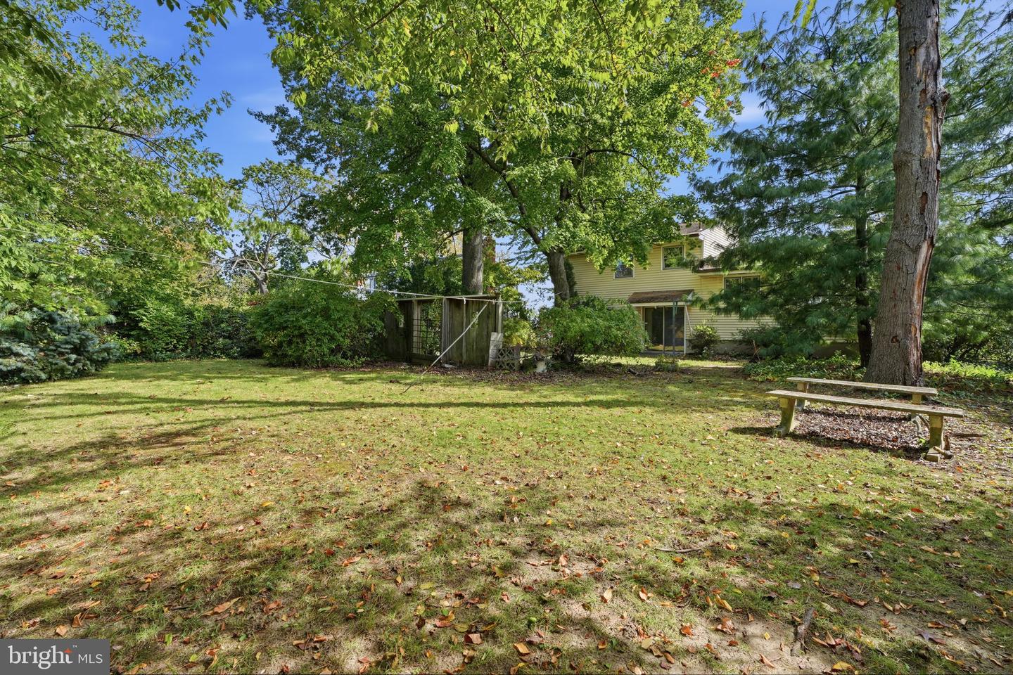 201 Lilac Ln Property Photo 3