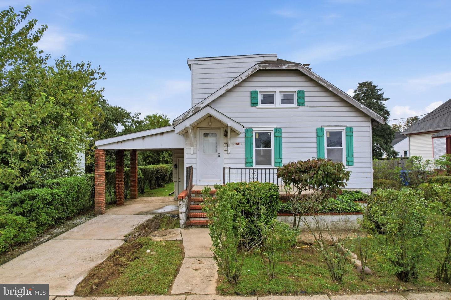 835 WOODLAND AVE Property Photo 1