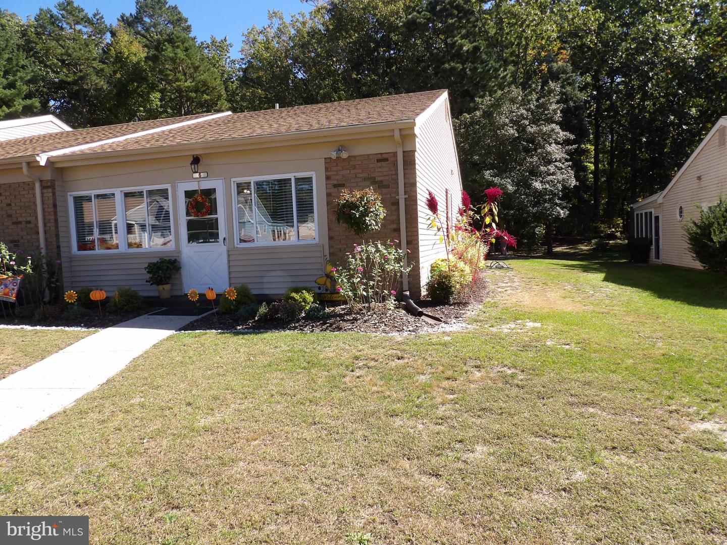 6 GRAMERCY PL Property Photo 1
