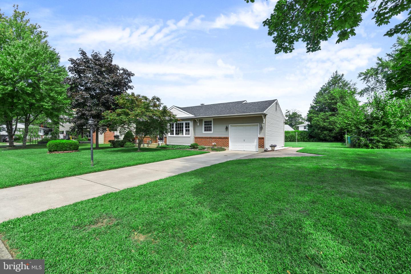 608 Hamilton Dr Property Photo 4