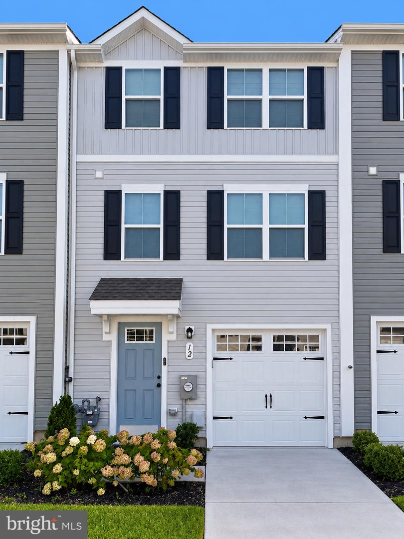 12 L WENDOWSKI ST Property Photo 1
