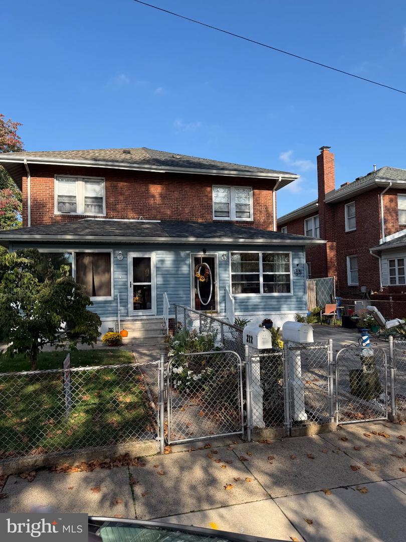 212 Woodlawn Ave Property Photo 1