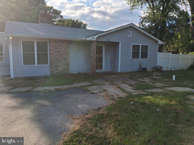 2246 N West Ave Property Photo 1