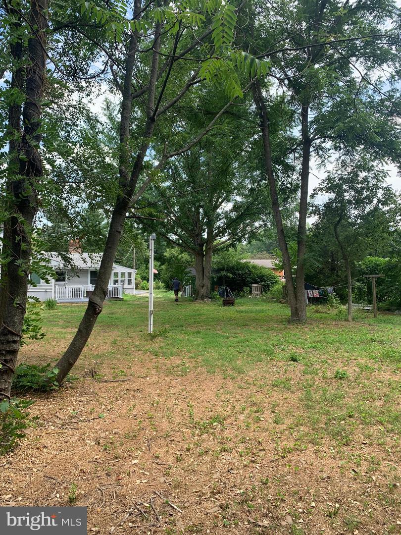 2246 N West Ave Property Photo 23