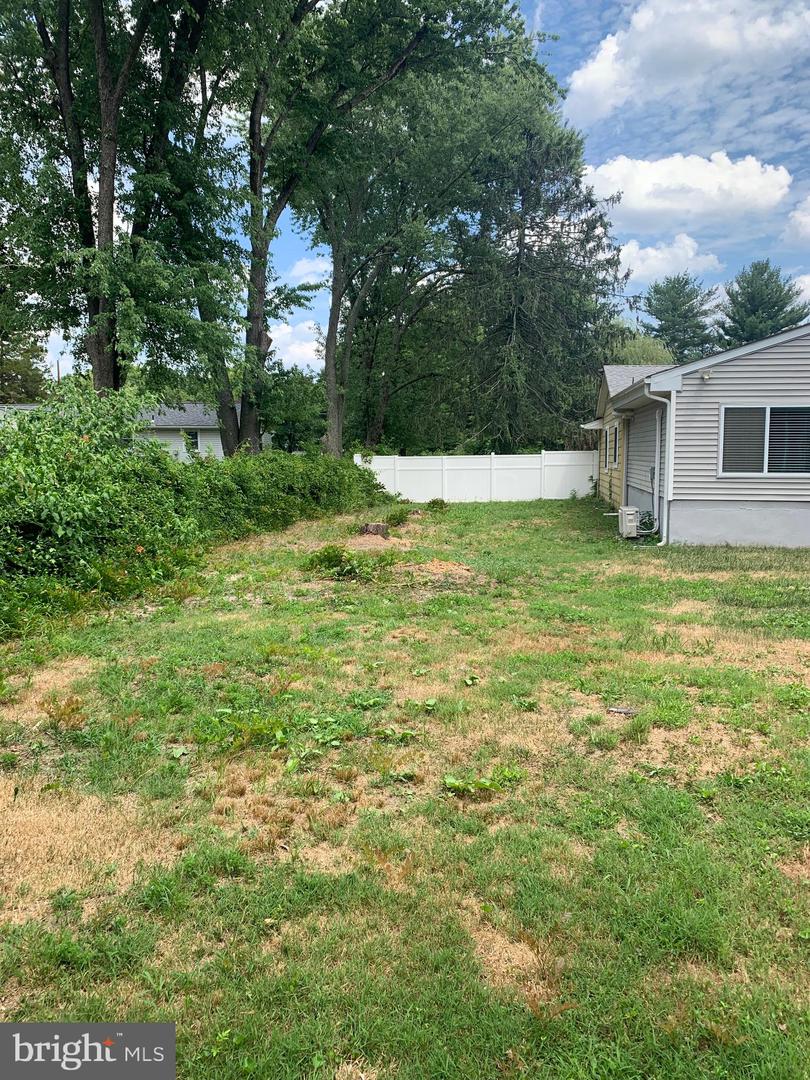 2246 N West Ave Property Photo 24