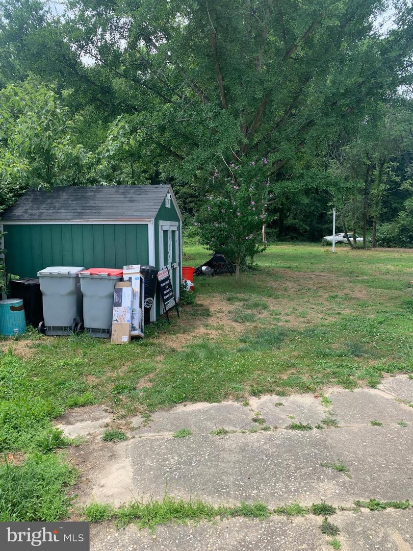 2246 N West Ave Property Photo 25