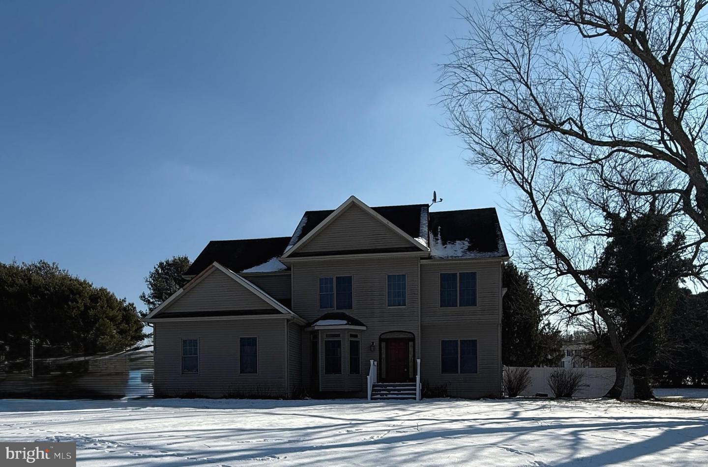 7 SILVER BROOK DR Property Photo 1