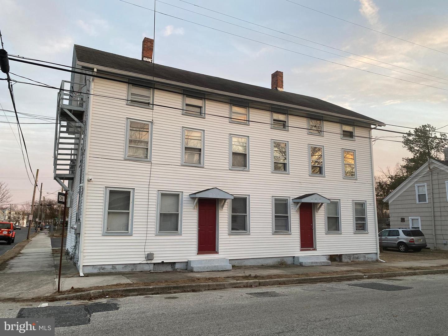 401-403 W Green St Property Photo 1