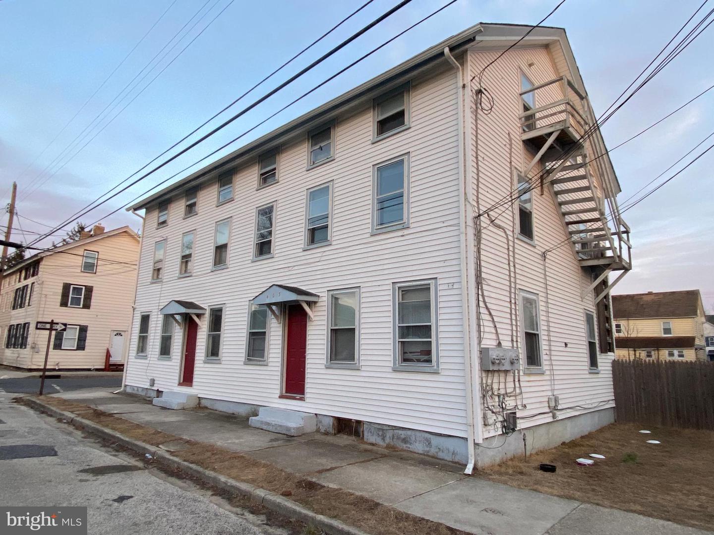 401-403 W Green St Property Photo 3