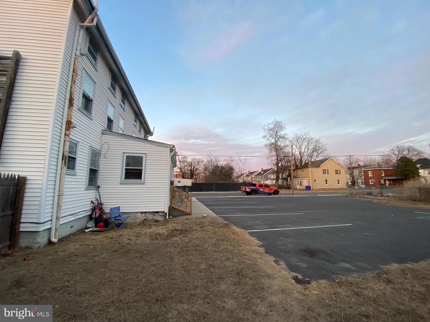 401-403 W Green St Property Photo 9