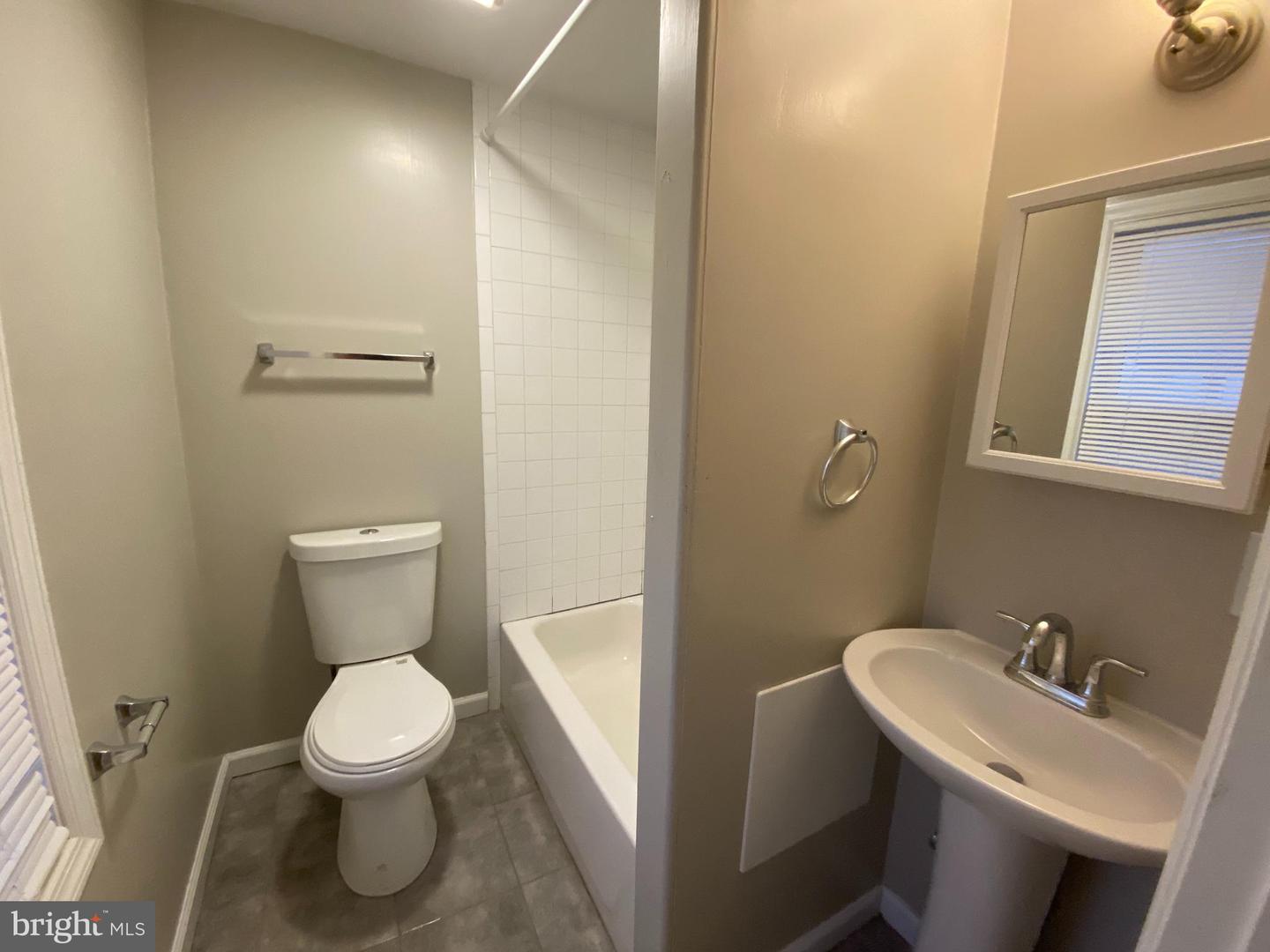 401-403 W Green St Property Photo 15