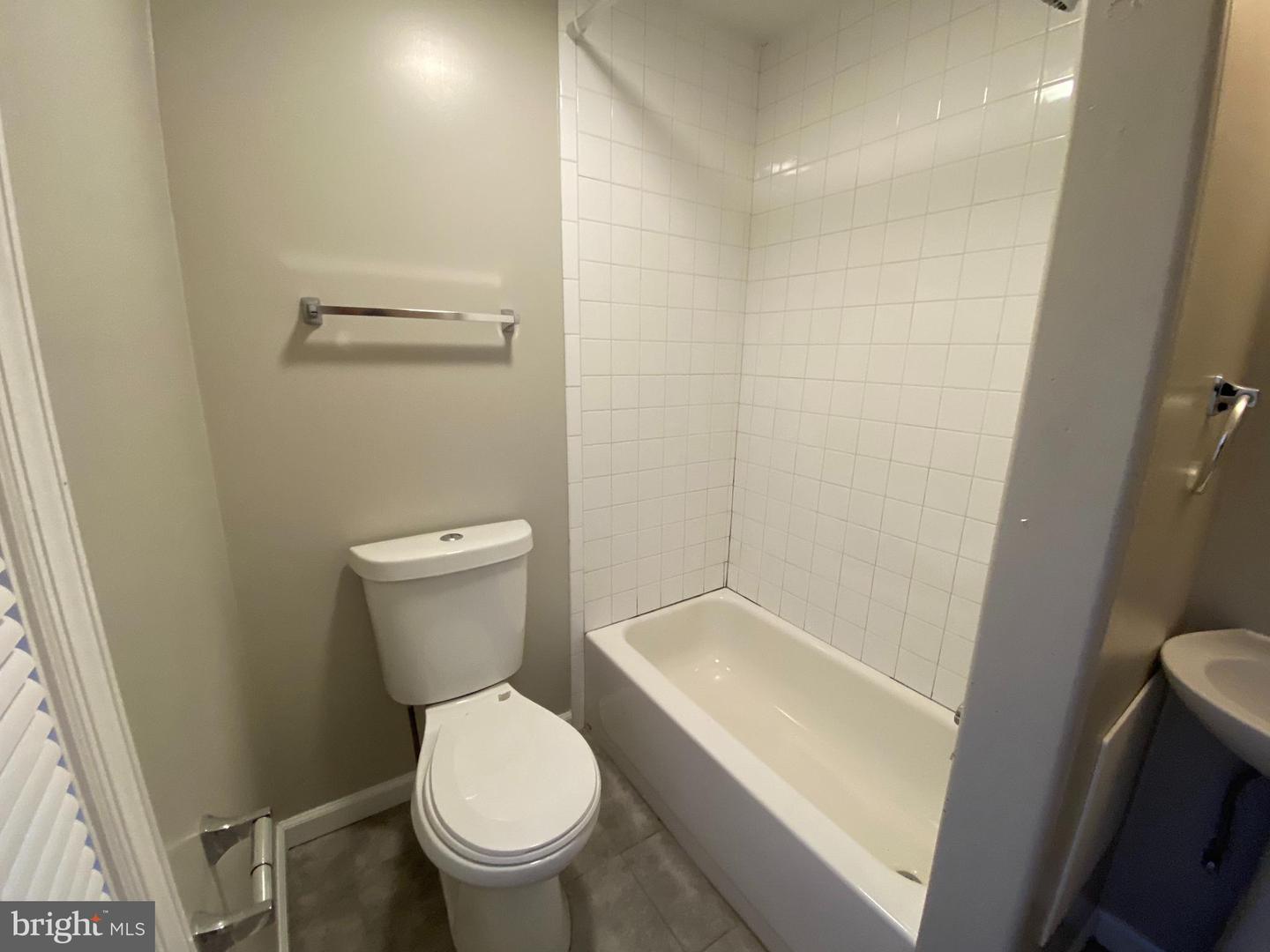 401-403 W Green St Property Photo 16