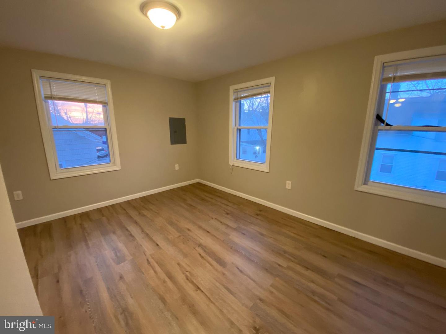 401-403 W Green St Property Photo 18