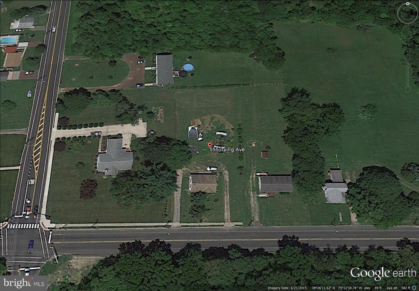 555 Irving Ave Property Photo 2