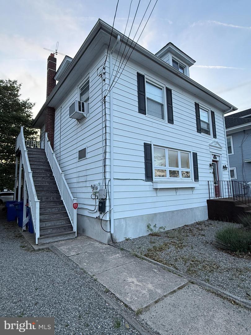 706 N High St N Property Photo 3