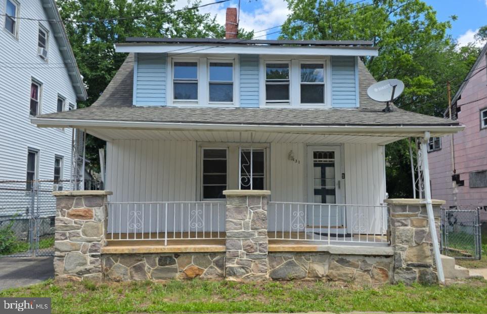 131 Vine Street Property Photo 1