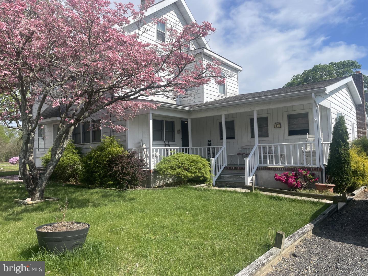 24 Edgewood Ave Property Photo 1