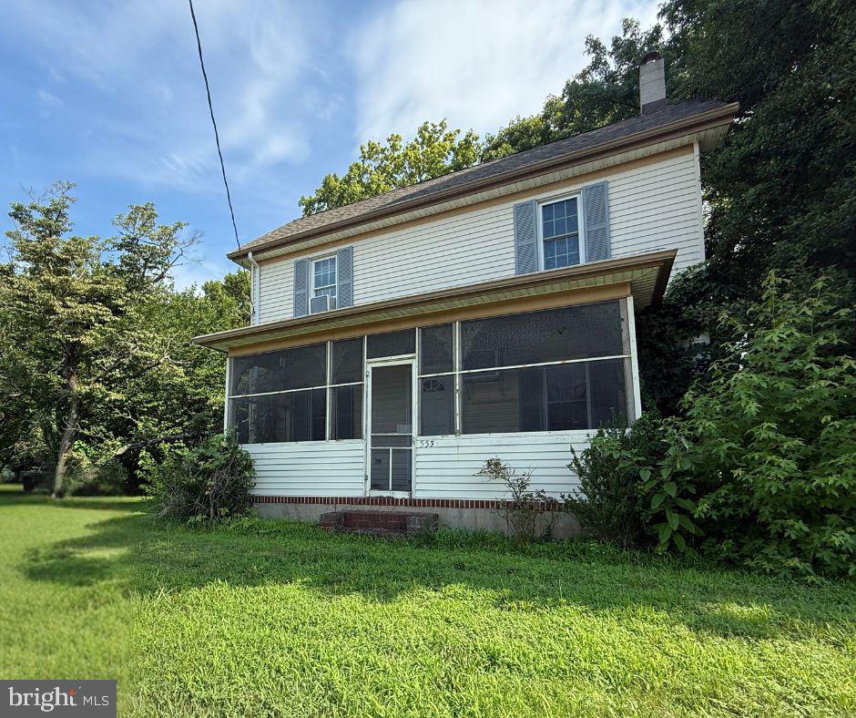 553 Irving Ave Property Photo 1
