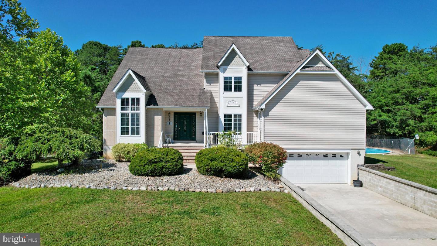 892 Hogbin Rd Property Photo 1