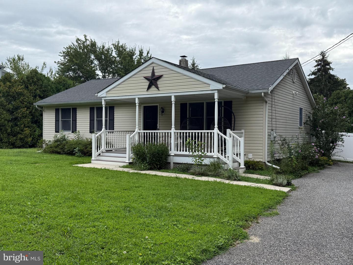 596 Old Deerfield Pike Property Photo 1