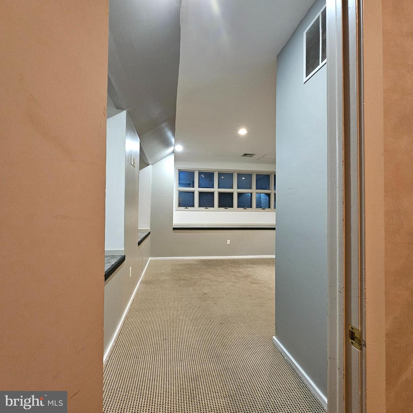 2581 E Chestnut Ave #a9 Property Photo 3