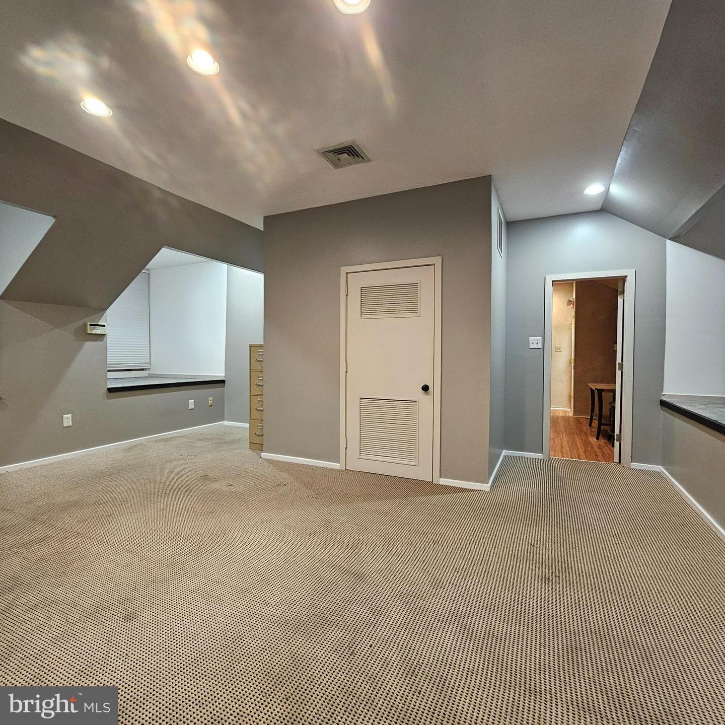 2581 E Chestnut Ave #a9 Property Photo 4