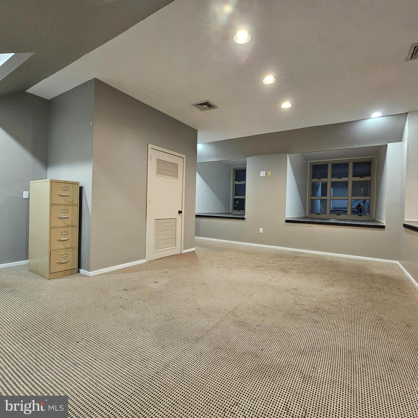 2581 E Chestnut Ave #a9 Property Photo 5