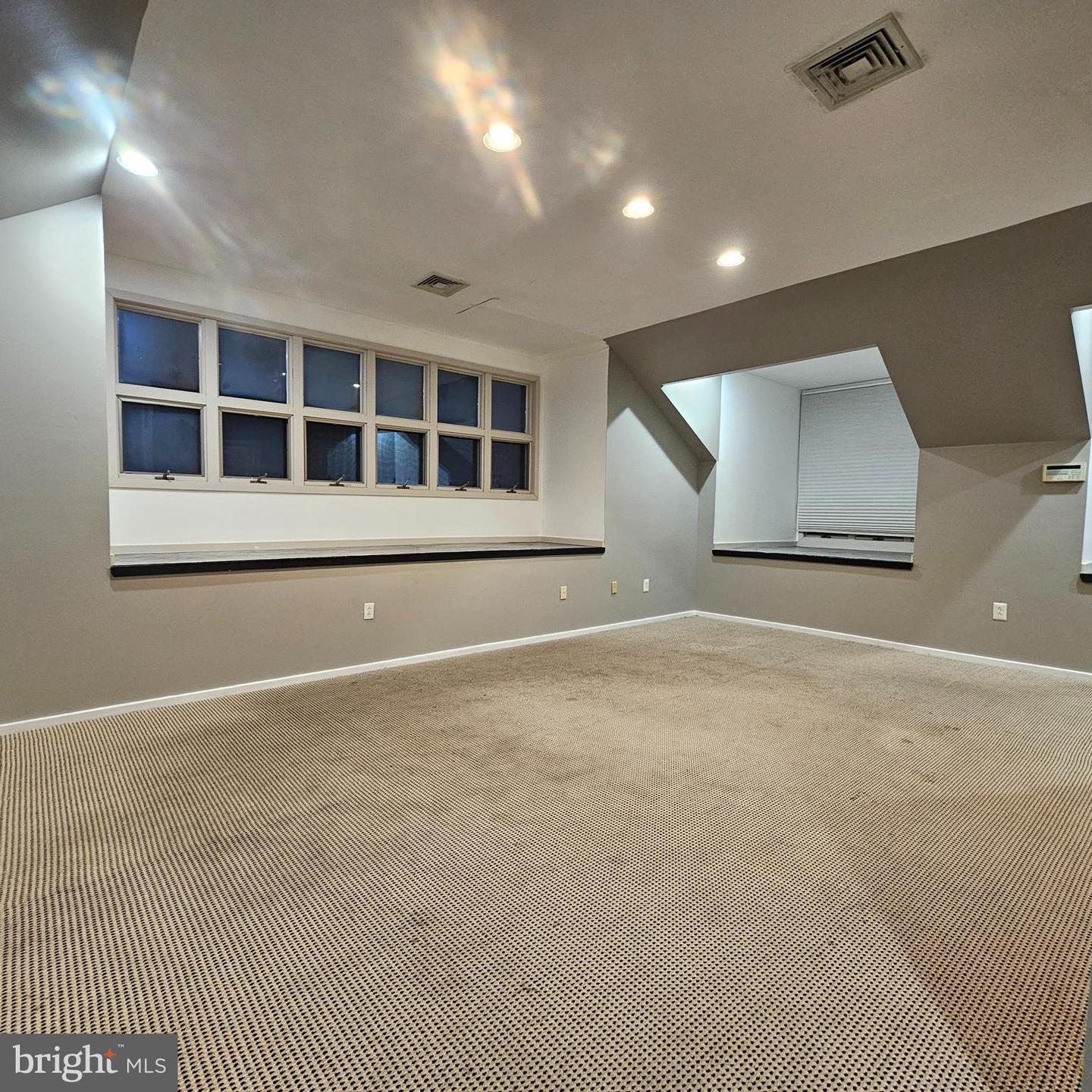 2581 E Chestnut Ave #a9 Property Photo 6