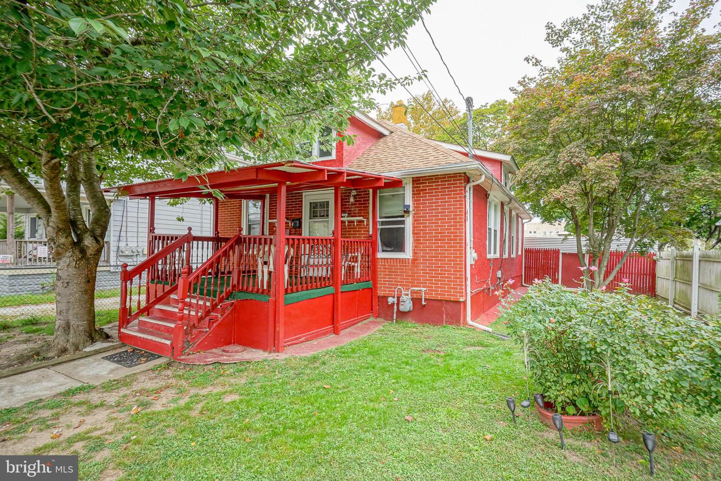 724 E Grape St Property Photo 1