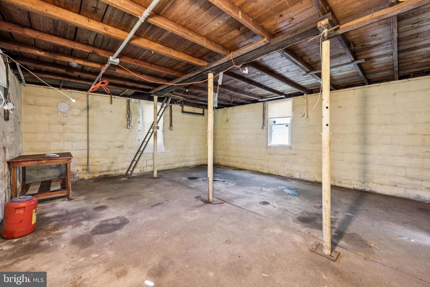 3431 N East Blvd Property Photo 21