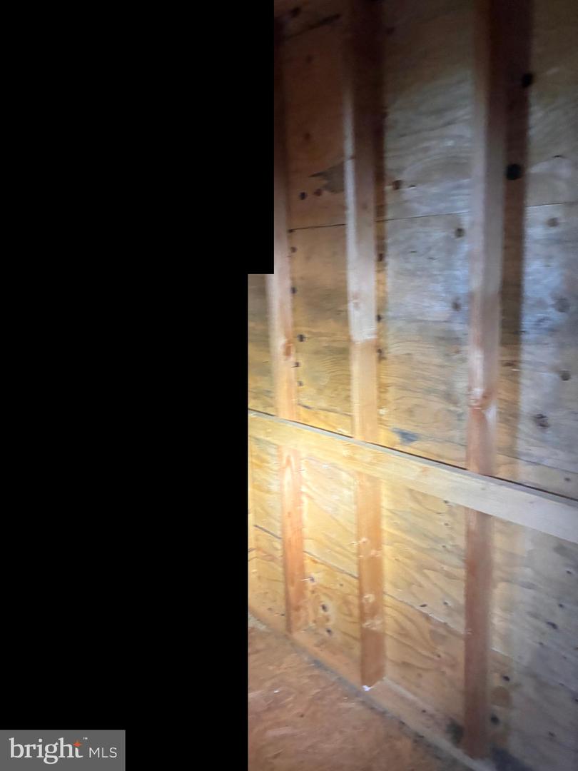 1073 Dragston Rd Property Photo 3