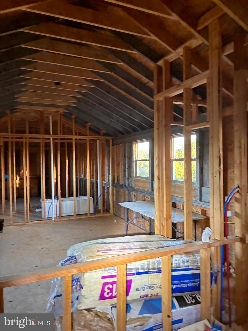 1073 Dragston Rd Property Photo 4