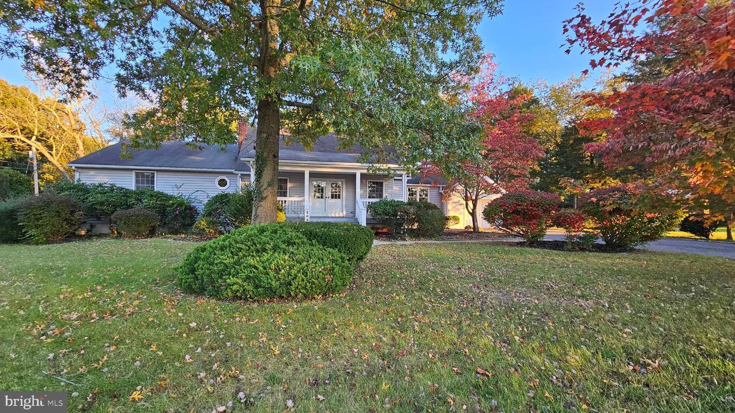 262 W PARK DR Property Photo 1