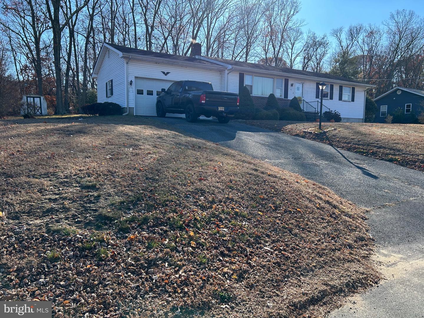 41 Roberts Ave Property Photo 1