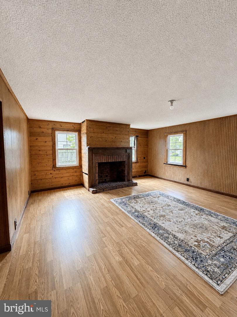 73 Maple Ave Property Photo 8